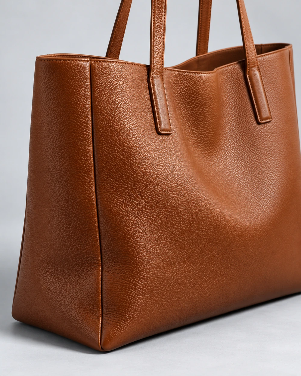 Minimal Leather Tote detail