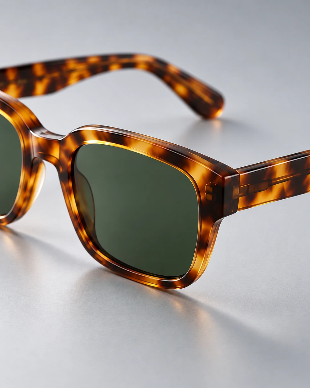 Minimal Sunglasses detail